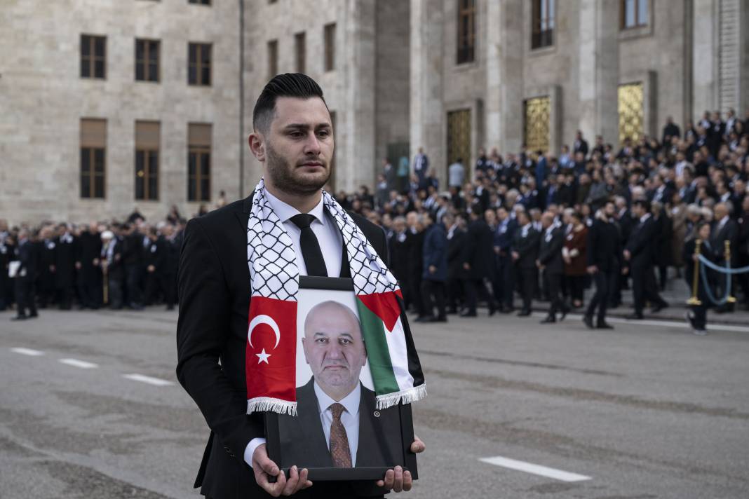 Hasan Bitmez için Meclis'te cenaze töreni. Babası Filistin atkısıyla uğurladı 9
